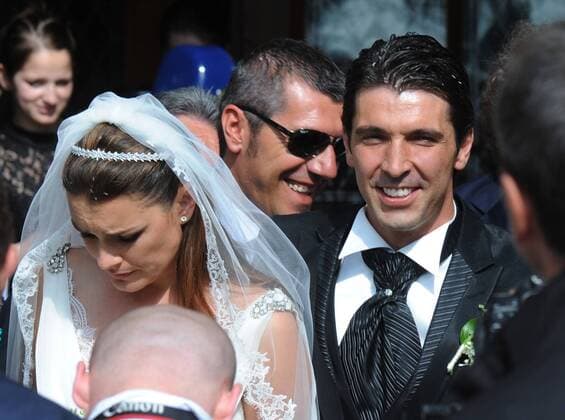 Czech model Alena Seredova (left) got married in Prague with Italian soccer player Gianluigi Buffon (Juventus Turin, right) on June 16, 2011. (CTKxPhoto VeronikaxSimkova)  CTKPhoto436201106160501601