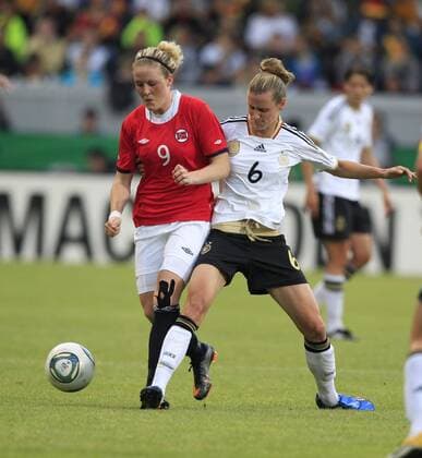 16.06.2011, Mainz - Freundschaftsspiel 2011 - Deutland vs Norwegen 3:0 --- Isabel Lehn Herlovsen, Simone Laudehr