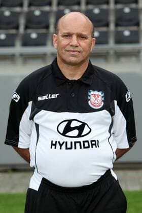 18.06.2011, 2. Liga, Offizieller Fototermin des FSV Frankfurt für die Saison 2011 2012. Zeugwart Mohammed Azaouagh (FSV Frankfurt).