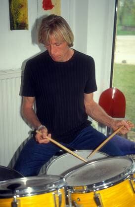 Carlo Thränhardt (GER)  !AUFNAHMEDATUM GESCHÄTZT! o0 Fotoshooting Homestory Fotostory privat Schlagzeug Musik Freizeit Hobby Objekte