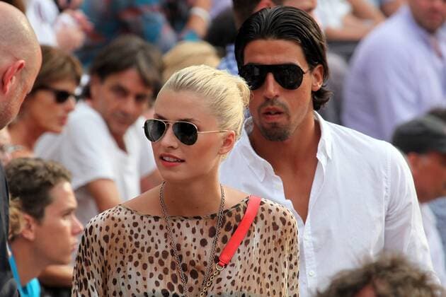 Model Lena Gercke (Deutschland) mit ihrem Freund und Fußballer Sami Khedira (Real Madrid Deutschland) im Publikum bei der Fernsehsendung Wetten dass...? Sendung in Palma de Mallorca Wetten dass - Live Open-Air-Event aus der Stierkampfarena Palma de Mallorca o0 Partnerin, Frau, Freundin, Lebensgefährtin Spielerfrau Familie people
