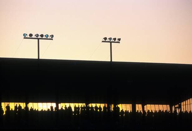 Fußball, Stadiongeschichte FC Hansa Rostock Fans des FC Hansa Rostock stehen in der Abendsonne Fußball 1. BL Herren Saison 1991 1992 Totale Rostock