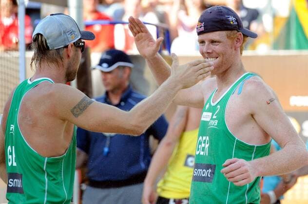 BEACHVOLLEYBALL - FIVB WM 2011 ROM,ITALIEN,19.JUN.11 - DIVERS, BEACH VOLLEYBALL - FIVB Weltmeisterschaften, Herren. Bild zeigt den Jubel von Julius Brink und Jonas Reckermann (GER). 