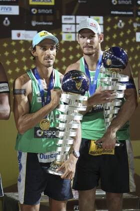 19.06.2011 Rome, Italy. Finals day of the Beach Volleyball World Championships from Rome. Emanuel - Alison winner. celebrate the victory. xEmanuelexPennacchiox  ActionPlus20181218 o0 Siegerehrung Sieg o00 Weltmeister