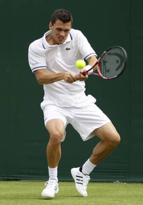 Wimbledon Championships 2011,AELTC,London, ITF Grand Slam Tennis Tournament . Spieler Tobias Kamke(GER),Einzelbild,Aktion,Ganzkörper,Hochformat,