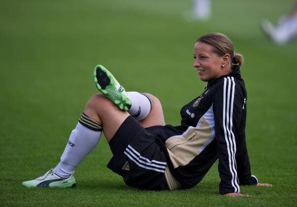 Inka GRINGS Fussball Offizielles öffentliches Training der deutschen Frauen-Fussballnationalmannschaft in Berlin, Deutschland am 21.06.2011,