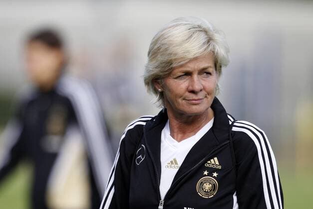 Silvia Neid, Trainerin Deutsche Nationalmannschaft, Frauen, WM 2011, FIFA world cup women 2011, Training, Freisteller, Portrait, Porträt, quer Berlin, 21.6.2011, Hertha BSC-Amateurstadion
