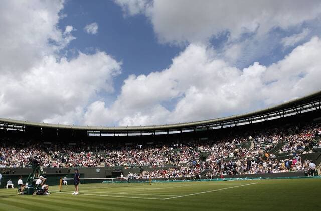 Wimbledon Championships 2011, AELTC,London, ITF Grand Slam Tennis Tournament . weisse Wolken über Court 1, Übersicht,Querformat,Feature, o0 Sportstätte Stadion