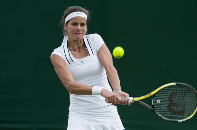Tennis: Wimbledon Championship 2011, Julia Görges from Germany in action during her first round match on Day Three of the Wimbledon Lawn Tennis Championships at the All England Lawn Tennis and Croquet Club, June 22, 2011, London, England. xHOCHxZWEIx xKirstenxHolstx