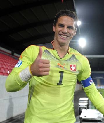 FUSSBALL UEFA U21-EUROPAMEISTERSCHAFT 2011 Halbfinale 22.06.2011 Schweiz - Tschechische Republik Yann Sommer (Schweiz) DAUMEN HOCH 