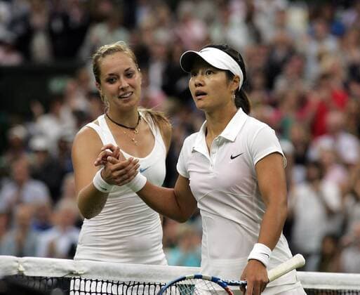 TENNIS - WTA, Wimbledon 2011 LONDON,ENGLAND,23.JUN.11 - TENNIS - WTA Tennis Damen Tour, Wimbledon 2011, Grand Slam. Bild zeigt Sabine Lisicki (GER) und Li Na (CHN). 