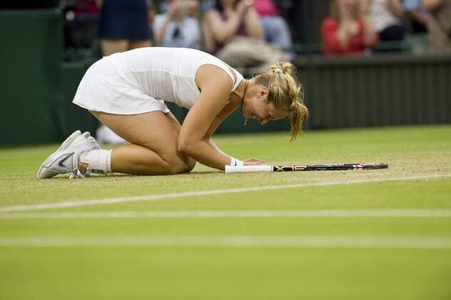 Tennis: Wimbledon Championship 2011, Sabine Lisicki from Germany is overjoyed after beating Na Li from China on Day Four of the Wimbledon Lawn Tennis Championships at the All England Lawn Tennis and Croquet Club, June 23, 2011, London, England. xHOCHxZWEIx xKirstenxHolstx o0 Einzelbild Freisteller Jubel Emotionen weinen Tränen Freudentränen