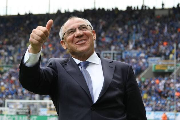 Fussball Bundesliga BL 10 11 - 14.05.2011 - TSG 1899 Hoffenheim vs. VfL Wolfsburg . Trainer Felix Magath (Wolfsburg) freut sich, Freude, lacht, lächelt, zufrieden. mit dem Daumen nach oben .