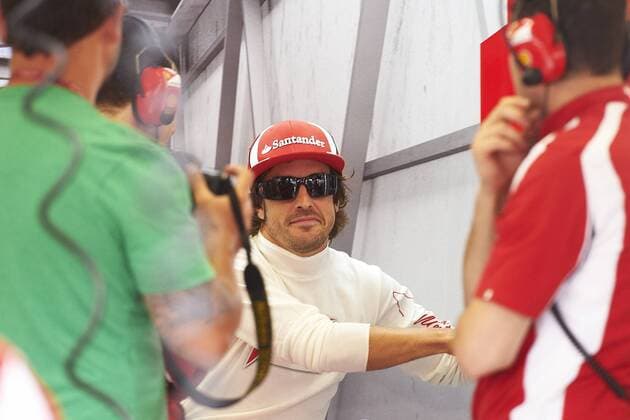 24.06.2011 Formula 1 Grand Prix from the Valencia Street Circuit in Spain. Spanish driver Fernando Alonso waits in Ferrari box prior to the first practice session classification xXaumexOllerosx  ActionPlus11186557 Content restricted for UK based newspaper