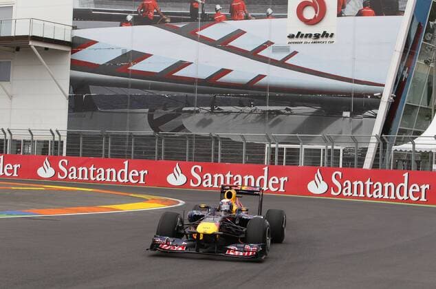 24.06.2011, Valencia - GP von Europa 2011 - Sebastian Vettel, Red Bull Racing, o0 Aktion Totale Plakat Werbeplakat Transparent alinghi o00 Segeln Americas Cup America s