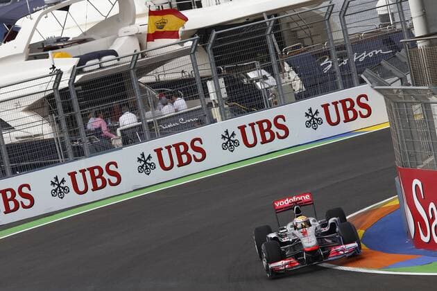 Motorsports: FIA Formula One World Championship 2011, Grand Prix of Europe, 03 Lewis Hamilton (GBR, Vodafone McLaren Mercedes), xHOCHxZWEIx o0 Werbebande Bande Werbung Werbepartner Sponsor Wirtschaft UBS