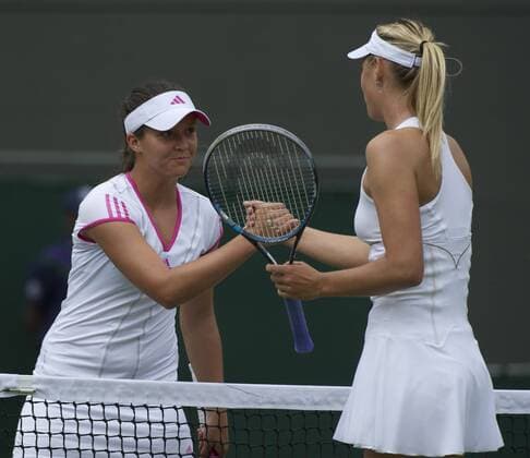 Tennis: Wimbledon Championship 2011, Maria Sharapova (RUS) shakes hands with Laura Robson (GBR) after her Ladies Singles 2nd Round victory on day five of the Wimbledon Lawn Tennis Championships at the All England Lawn Tennis and Croquet Club. xHOCHxZWEIx xPropagandax 