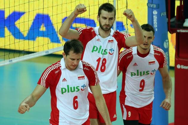 24.06.2011, Plock - World League 2011 - Polen vs Puerto Rico --- (L) BARTOSZ KUREK , (M) MARCIN MOZDZONEK , (R) ZBIGNIEW BARTMAN (POLAND) - Jubel ---  20110624CSJP3007