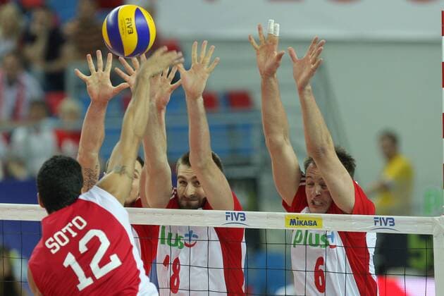 24.06.2011, Plock - World League 2011 - Polen vs Puerto Rico --- SOTO HECTOR (L) MARCIN MOZDZOENK (M) BARTOSZ KUREK (R) ---  20110624CSMT8102