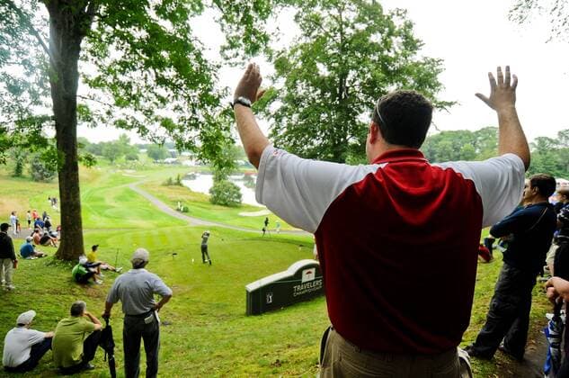 June 24, 2011 - Cromwell, Connecticut, U.S - A marshal holds his hands up to warn the gallery during Heath Slocum s drive on the 17th tee during the second round of the Travelers Championship at the TPC River Highlands on Friday. PGA Golf Herren 2011 - Jun 24 - Travelers Championship Second Round - ZUMAq39