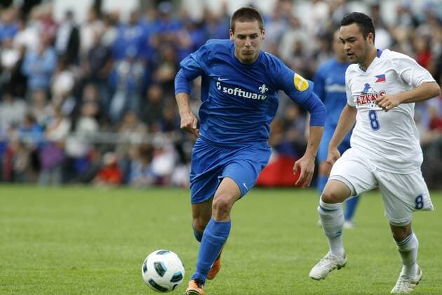 24.06.2011, 3. Liga, Testspiel: SV Darmstadt 98 - Nationalmannschaft Philippinen. Oliver Heil (SV Darmstadt 98, L), Manuel Ott.