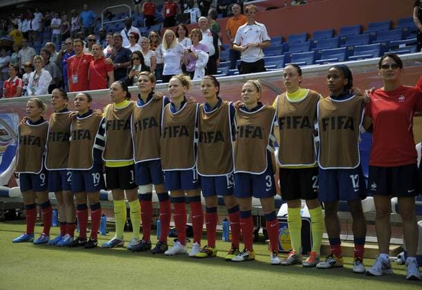 26.06.2011, FIFA-Frauen-Fußball-Weltmeisterschaft 201. Vorrunde 1.Spieltag, in Sinsheim. Team Frankreich bei der Hymne.
