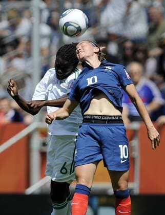 26.06.2011, Rhein-Neckar-Arena, Sinsheim, GER, FIFA Women s Worldcup 2011, Gruppe A, Nigeria (NGA) vs. France (FRA), im Bild Helen UKAONU ( 6 NGA ) im Kopfballduell mit Camille ABILY ( 10 FRA ) during the FIFA Women s Worldcup 2011, Pool A, Nigeria vs France on 2011 06 26, Rhein-Neckar-Arena, Sinsheim, Germany. GER, FIFA Women s Worldcup 2011, Nigeria vs France
