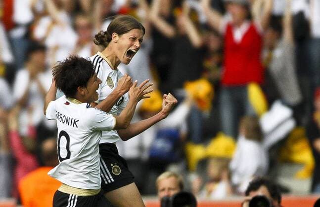 Kerstin GAREFREKES DFB Nr 18 jubelt nach dem Tor zum 1-0 DEUTSCHLAND - KANADA FIFA Fussball WM Weltmeisterschaft 2011 Damen, Frauen, Deutsche Damen Fussball Nationalmannschaft DFB Eröffnungsspiel am 26.06.2011, in Berlin, GER, CAN