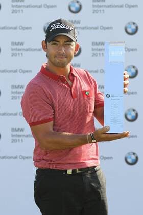Sieger Pablo Larrazabal , ESP , beim Golf BMW Open Turnier 2011 in München-Eichenried; 26 06 2011 - o0 Sieg, Sieger Siegerehrung Pokal, Trophäe Objekte