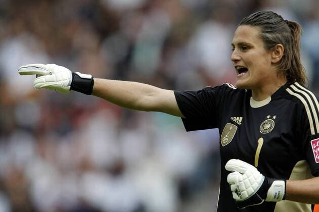 Nadine Angerer (DFB) gibt lautstark Anweisungen . Deutschland - Kanada . Frauen Fussball-Weltmeisterschaft 2011 . Berlin , DEU, 26.06.2011 ,