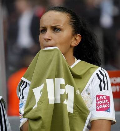 Fatmire Lira Bajramaj (DFB) nachdenklich auf der Ersatzbank . Deutschland - Kanada . Frauen Fussball-Weltmeisterschaft 2011 . Berlin , DEU , 26.06.2011 ,