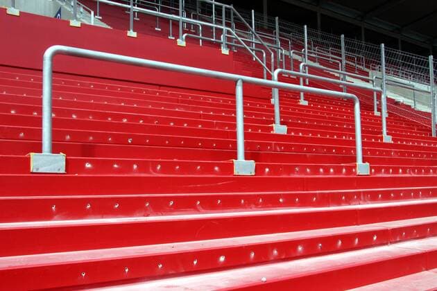 Fußball, Stadiongeschichte 1. FSV Mainz 05 26.6.2011, das neue Stadion des FSV Mainz 05 - die Coface Arena steht kurz vor der Vollendung - viele Stehplätze für die Fans, die aber zu Sitzplätzen umgerüstet werden können o0 Tribüne Stehtribüne modern Totale
