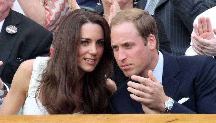 Prince William and his wife Kate Middleton - The Duke and Duchess of Cambridge watch on the eigth day of the 125th Wimbledon Championships in Wimbledon, on Monday, June 27, 2011.  LON2011062703 Catherine Frau Ehefrau Familie o0 people Adel Zuschauer privat