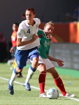 FIFA Frauen Weltmeisterschaft 2011 - England - Mexico Wolfsburg , 270611 , FIFA Frauen Weltmeisterschaft 2011 Womens Worldcup 2011 , Gruppe B , England - Mexico Jill Scott (England) gegen Dinora Garza (Mexico)