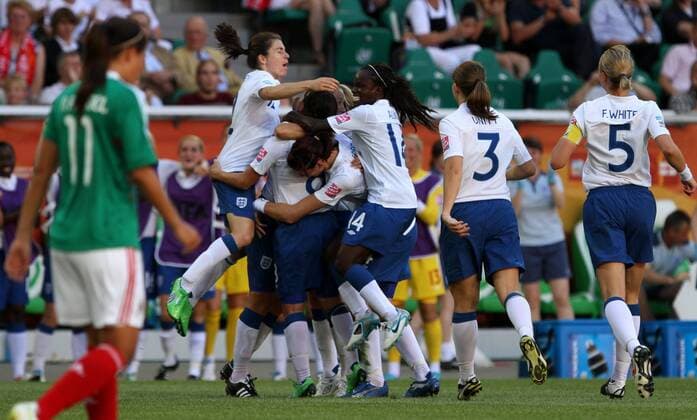 FIFA Frauen Weltmeisterschaft 2011 - England - Mexico Wolfsburg , 270611 , FIFA Frauen Weltmeisterschaft 2011 Womens Worldcup 2011 , Gruppe B , England - Mexico Torjubel England nach dem 1:0 durch Fara Williams