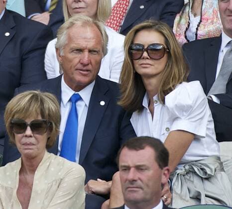 Tennis: Wimbledon Championship 2011, Golfer Greg Norman with his wife Kirsten Kutner, during the Gentlemen s Singles Quarter-Final match on day nine of the Wimbledon Lawn Tennis Championships at the All England Lawn Tennis and Croquet Club. xHOCHxZWEIx xPropagandax  o0 privat Familie Frau Golf Zuschauer