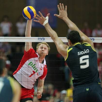 29.06.2011 - Katowice , FIVB World League 2011 , Poland (white) vs. Brasil (green) - JAKUB JAROSZ (L), SIDNEI SIDAO (R)  20110629CSLG0023