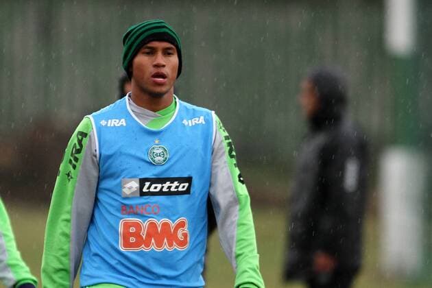 Lateral direito Jonas durante treino do Coritiba no CT da Graciosa. Curitiba PR , Brasil - 29 06 2011. x(37)xGeraldoxBubniakx xFotoarenax  (5148) Treino do Coritiba