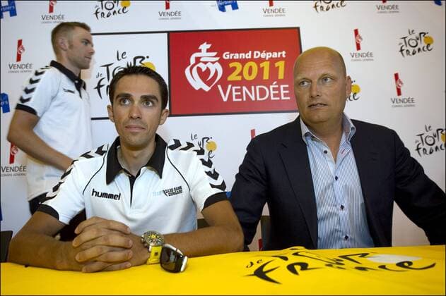 Alberto Contador (ESP Saxobank Sungard) - Bjarne Riis (DAN directeur sportif de l equipe Saxobank Sungard) Cyclisme : Conference de presse des equipes - Tour de France - 30.06.2011 - PhotoNews Panoramic 