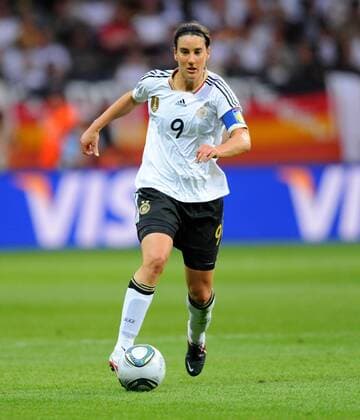 30. Juni 2011: Frankfurt, FIFA WM Stadion Frankfurt: Fussball Frauen WM 2011, Gruppe A (Vorrunde): Deutschland - Nigeria: Deutschlands Birgit Prinz am Ball.