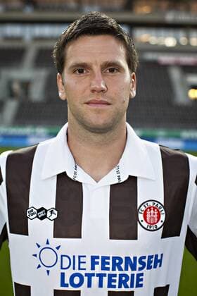 Florian Bruns (St.Pauli) Portraittermin unter Flutlicht. 2.Bundesliga, Saisonvorbereitung, Saison 2011 2012