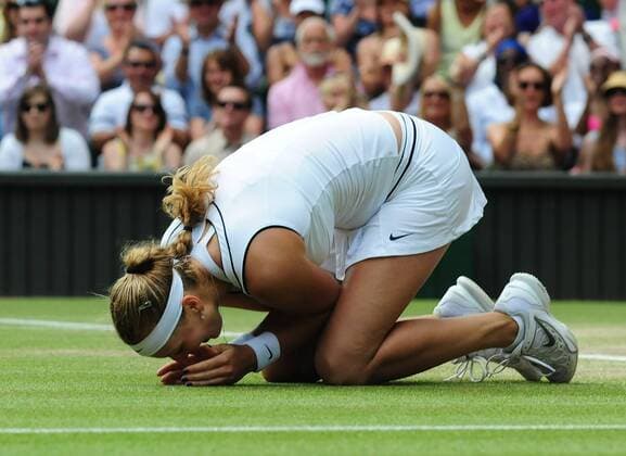 Petra Kvitova of Czech Republic celebrates after the ladies final in 2011 Wimbledon Championships in London, Britain, July 2, 2011.  o0 Sieg