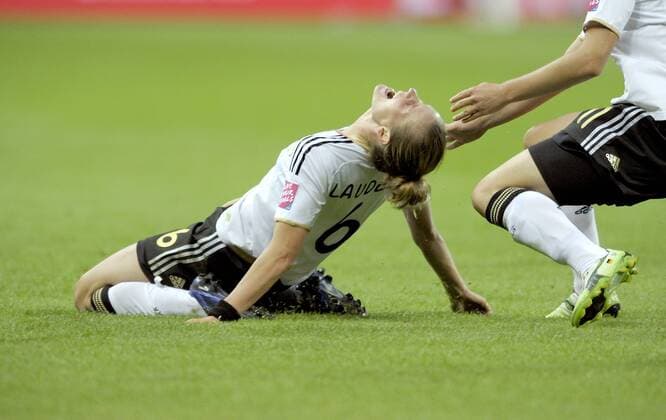 Jubel von Torschuetze Simone LAUDEHR (GER) nach ihrem Tor zum 1:0, Vorrunde, Spiel 9, Gruppe A, Deutschland (GER) - Nigeria (NGA) 1:0, am 30.06.2011 in Frankfurt Fussball Frauen Weltmeisterschaft 2011 in Deutschland vom 26.06. - 17.07.2011