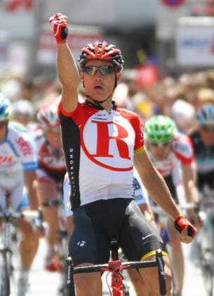 003.07.2011Dornbirn Austria , 63. Internationale Österreich - Rundfahrt 1.Etappe. Dornbirn -Götzis Bild zeigt den Sieger Robert Hunter RSA Team RadioShack Radrennen Radsport Hoch Herren Jubel Hostessen 