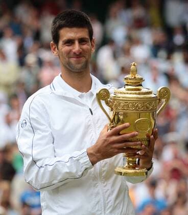 Serbia s Novak Djokovic holds the Wimbledon Men s Singles trophy after beating Spain s Rafael Nadal in the 125th Wimbledon Championships in Wimbledon, England on Sunday, July 3, 2011.  LON2011070307 o0 Pokal