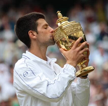 Serbia s Novak Djokovic holds the Wimbledon Men s Singles trophy after beating Spain s Rafael Nadal in the 125th Wimbledon Championships in Wimbledon,England on Sunday, July 03, 2011.  LON2011070309 o0 Pokal