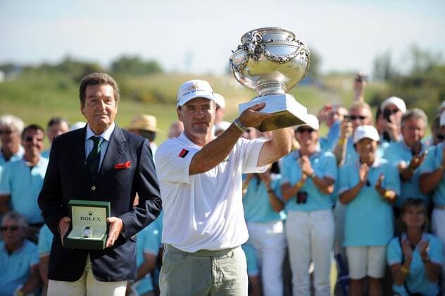Thomas Levet (France) Golf : Open de France - 03.07.2011 xNLeGouicxFEPxPanx  o0 Siegerehrung Sieg, Sieger Jubel Freude Pokal Trophäe Objekt