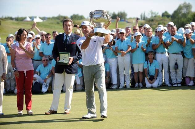 Sieger Thomas Levet (France, re.) Golf : Open de France - 03.07.2011 xNLeGouicxFEPxPanx  o0 Siegerehrung Sieg, Sieger Jubel Freude Pokal Trophäe Objekt
