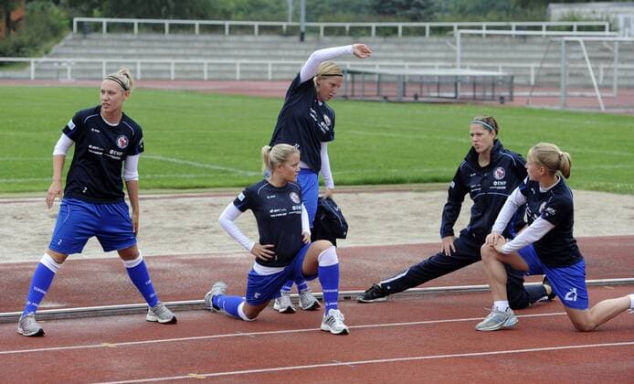v.l.: Kristin Demann, Daniela Löwenberg , Stefanie Draws, Inka Wesely, Tabea Kemme, 1.FFC Turbine Potsdam - Auftakttraining, Saison 2011 2012, Fußball, Frauen, Potsdam, 04.04.2011,