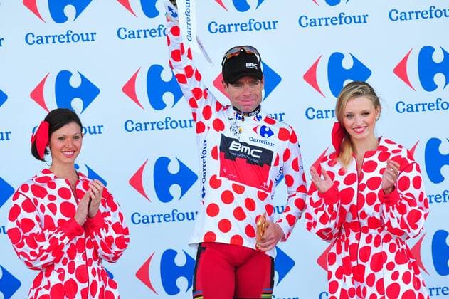 Tour de France 2011, 4. Etappe: Lorient - Mur-de-Bretagne: Etappensieger Cadel Evans (Australien BMC Racing) im Bergtrikot  o0 Siegerehrung Hostess, Hostessen, Frau, girl